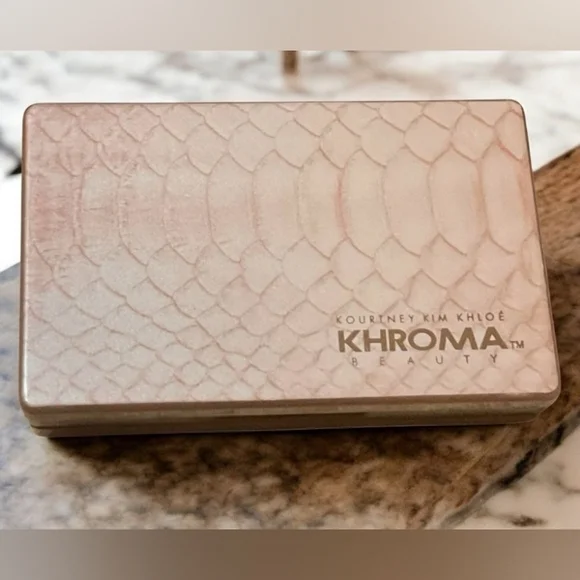 Khroma Kourtney's Kardazzle - Picture 2 of 3